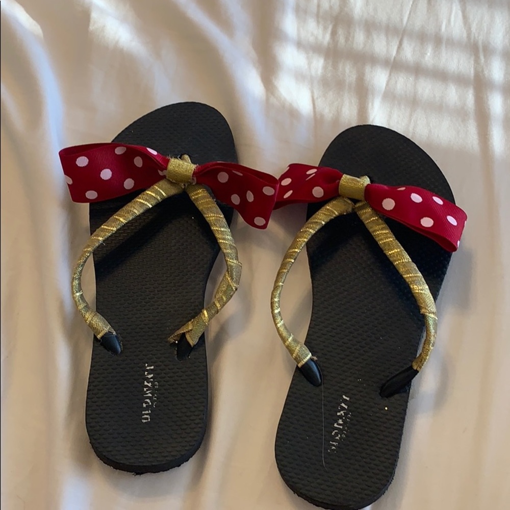 Mini Mouse flip flops!